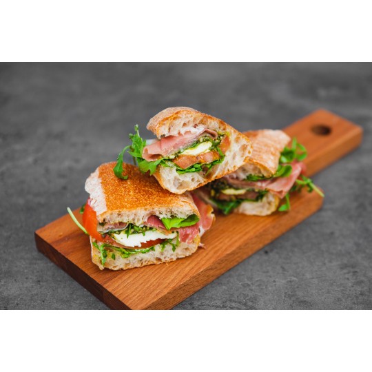 Pane Toscano Prosciutto och mozzarella | Panini Internazionale